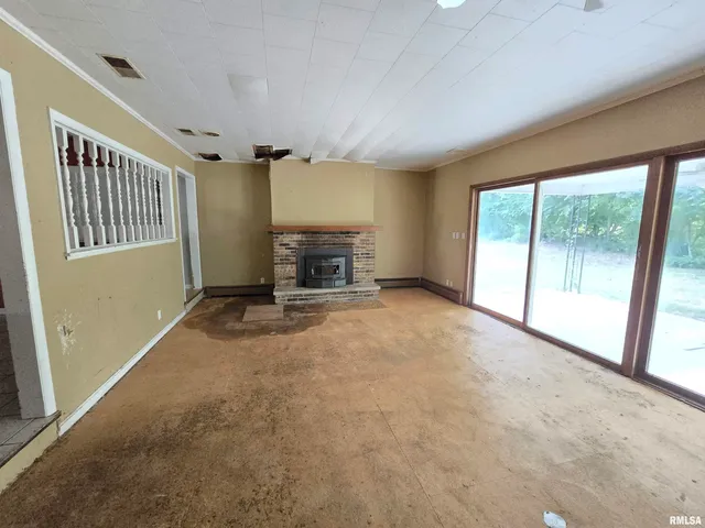 $83,000 | 59 Sherwood Drive, Centralia, IL 62801