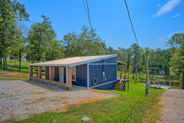 a view of a house with backyard and sitting area