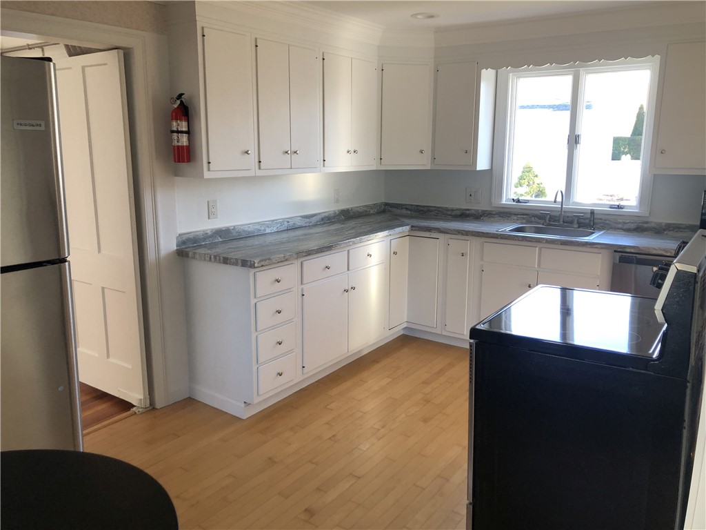 37 Summer Street Westerly, RI 02891 - Photo 21 of 48 2nd floor