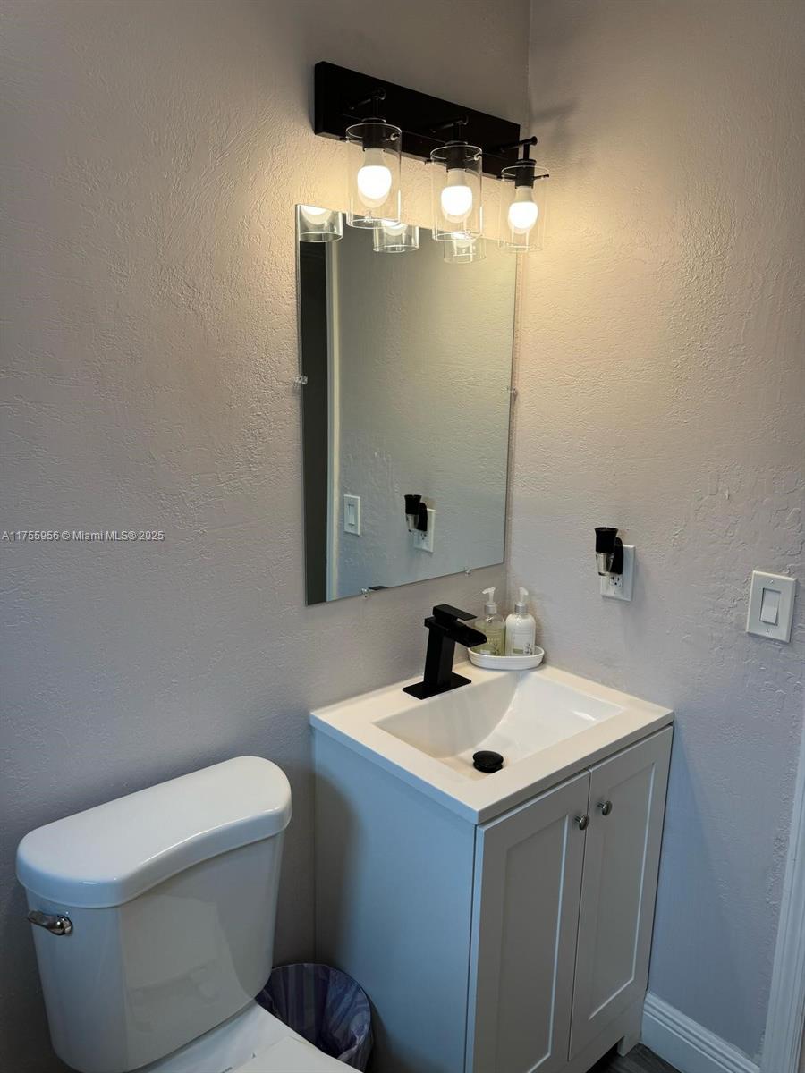 4161 Southwest 56th Avenue Davie, FL 33314 - Photo 18 of 40