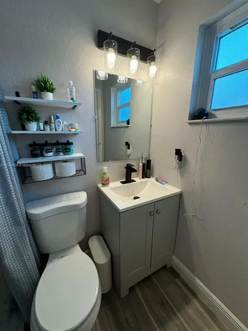 $499,000 | 4161 Southwest 56th Avenue, Davie, FL 33314