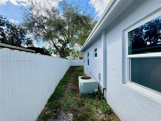$499,000 | 4161 Southwest 56th Avenue, Davie, FL 33314