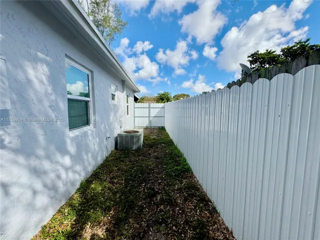 $499,000 | 4161 Southwest 56th Avenue, Davie, FL 33314