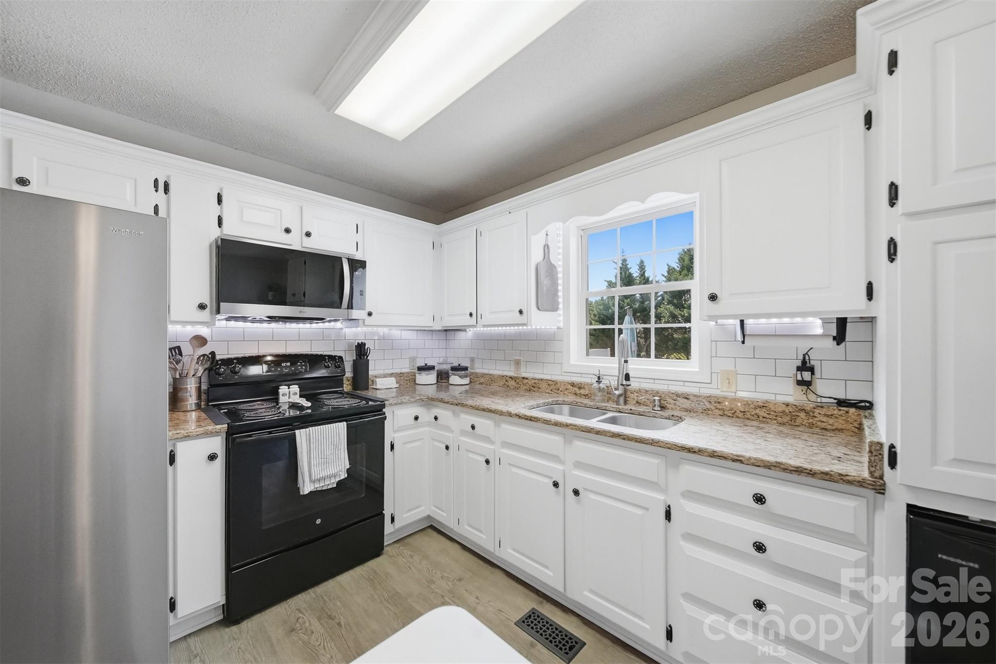 696 Pine Mountain Road Hudson, NC 28638 - Photo 10 of 43