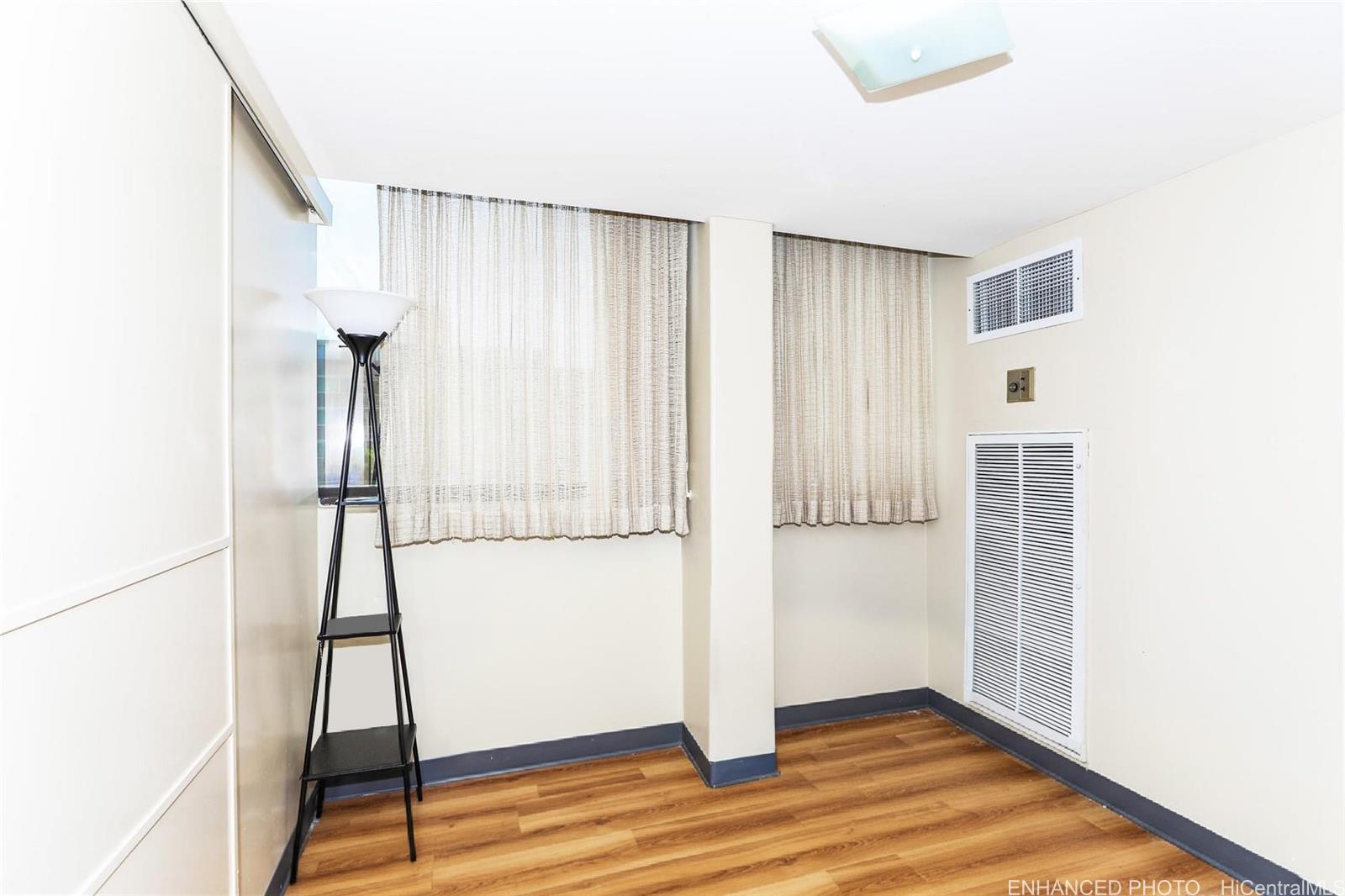 1114 Punahou Street, Unit 3B Honolulu, HI 96826 - Photo 16 of 25 a view of hallway with wooden floor