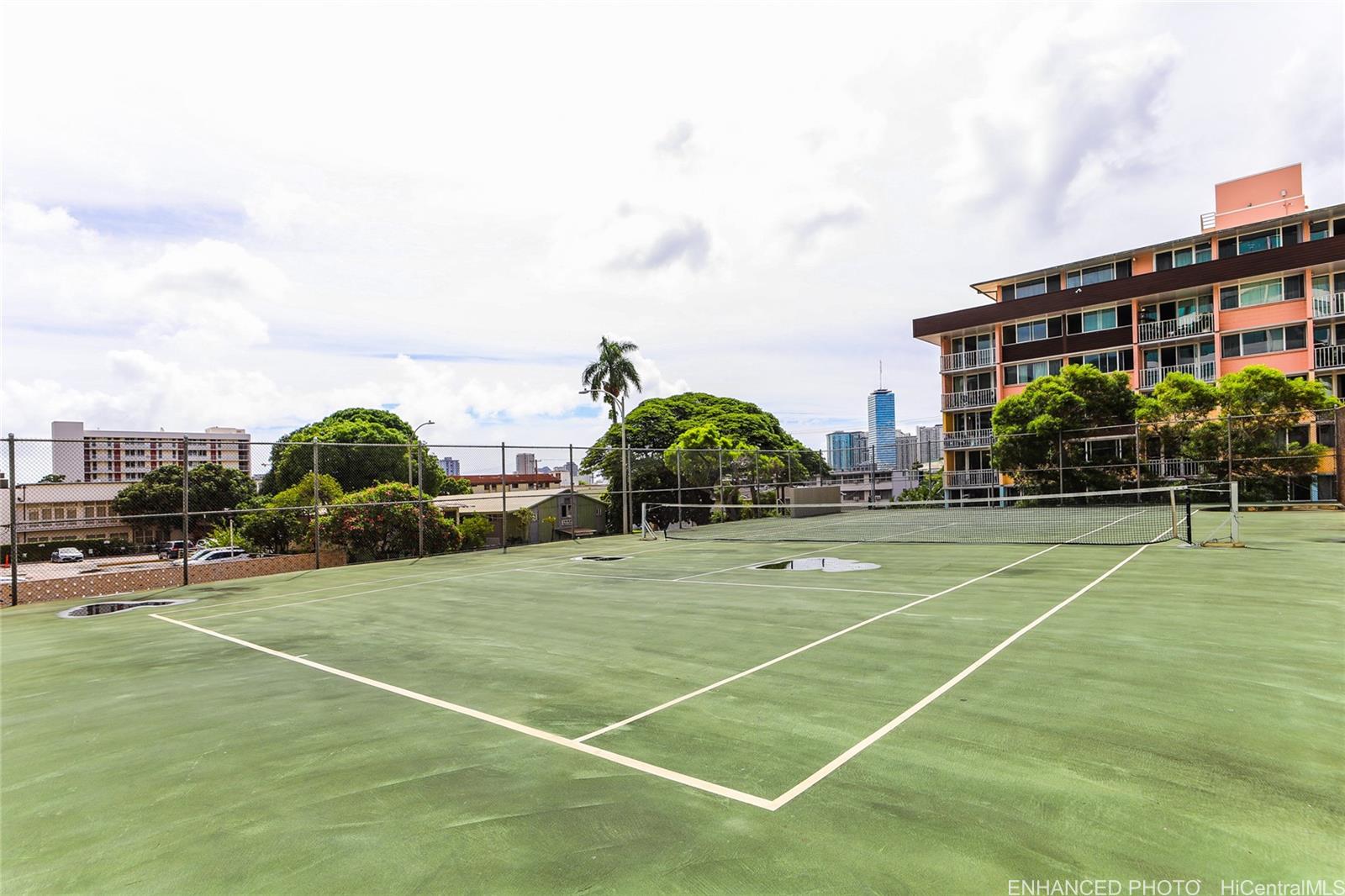 1114 Punahou Street, Unit 3B Honolulu, HI 96826 - Photo 21 of 25 a view of a tennis court