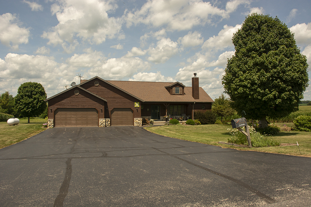 14990 Penrose Road Morrison, IL 61270 - Photo 3 of 39