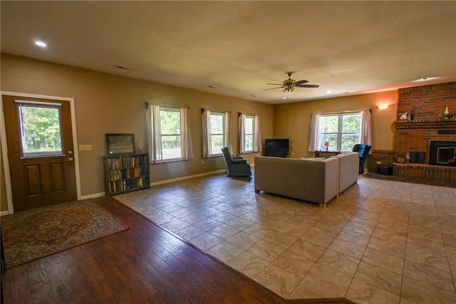 $850,000 | 9350 Southeast 500 Road, Collins, MO 64738