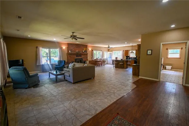 $850,000 | 9350 Southeast 500 Road, Collins, MO 64738