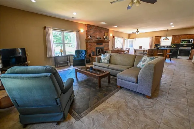 $850,000 | 9350 Southeast 500 Road, Collins, MO 64738