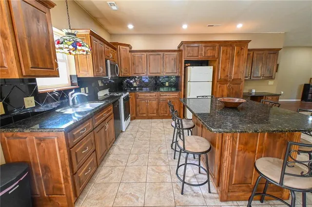 $850,000 | 9350 Southeast 500 Road, Collins, MO 64738