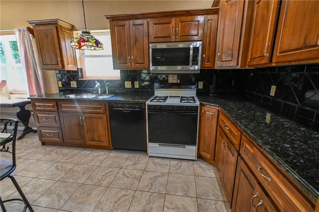 $850,000 | 9350 Southeast 500 Road, Collins, MO 64738