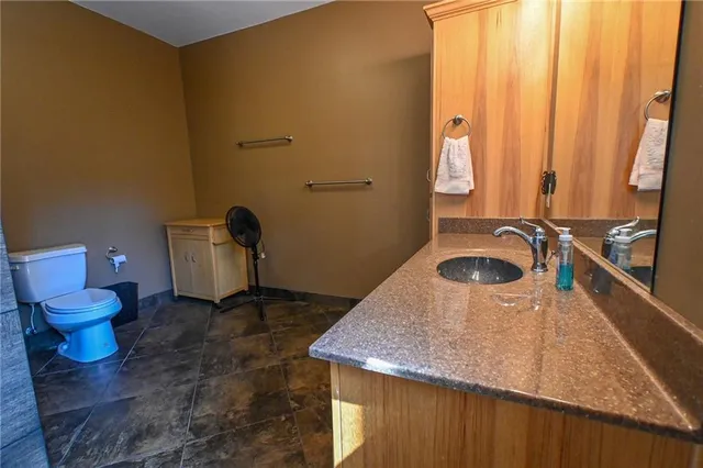 $850,000 | 9350 Southeast 500 Road, Collins, MO 64738