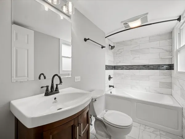 $4,250 | 2325 Shady Lane, Highland Park, IL 60035