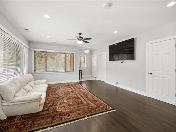 $4,250 | 2325 Shady Lane, Highland Park, IL 60035