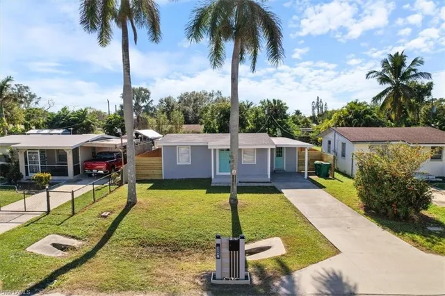 $395,000 | 3064 Connecticut Avenue, Naples, FL 34112
