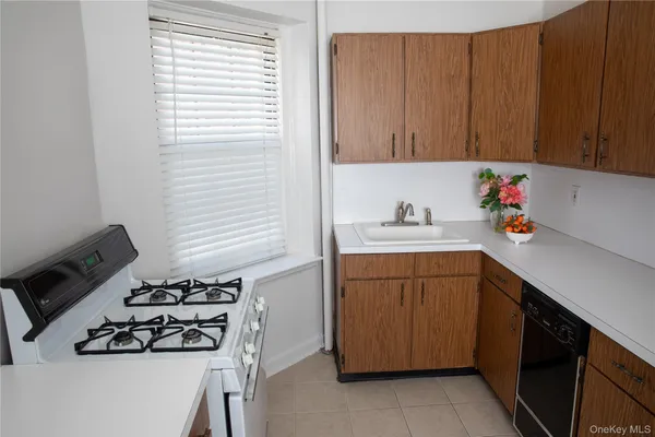 $159,000 | 178 Garth Road, Unit 1J, Scarsdale, NY 10583
