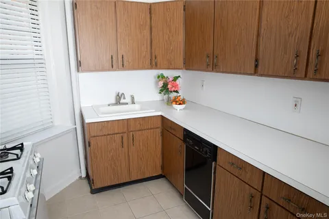 $168,500 | 178 Garth Road, Unit 1A, Scarsdale, NY 10583