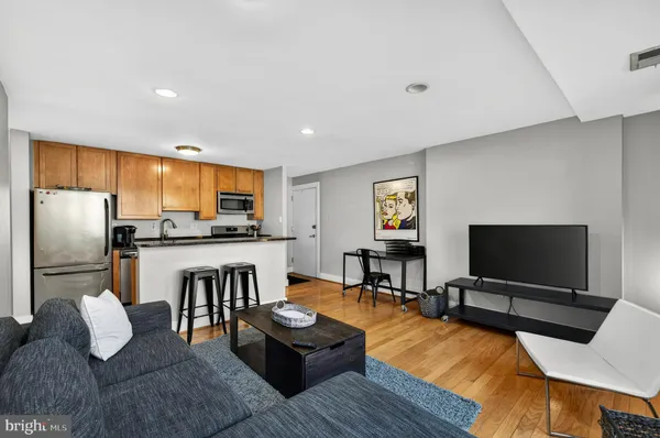 $2,395 | 4840 MacArthur Boulevard Northwest, Unit 408, Washington, DC 20007