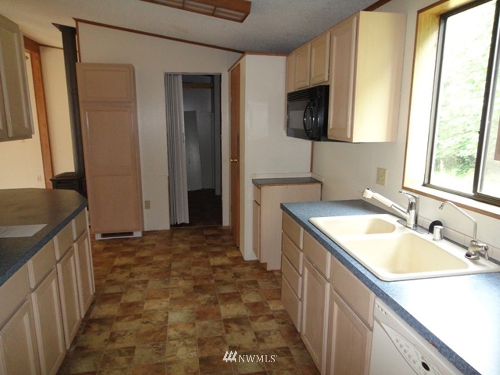 4214 Lemon Road Northeast Olympia, WA 98506 - Photo 11 of 19 Gallery Image 11