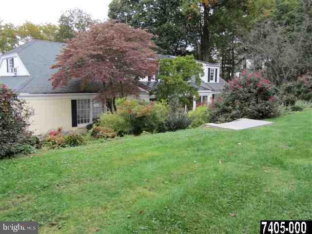458 Country Club Road York, PA 17403 - Photo 3 of 25 Gallery Image 3