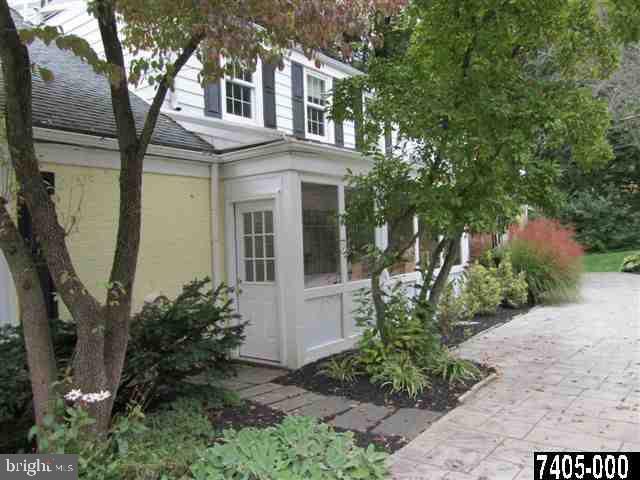 458 Country Club Road York, PA 17403 - Photo 4 of 25 Gallery Image 4