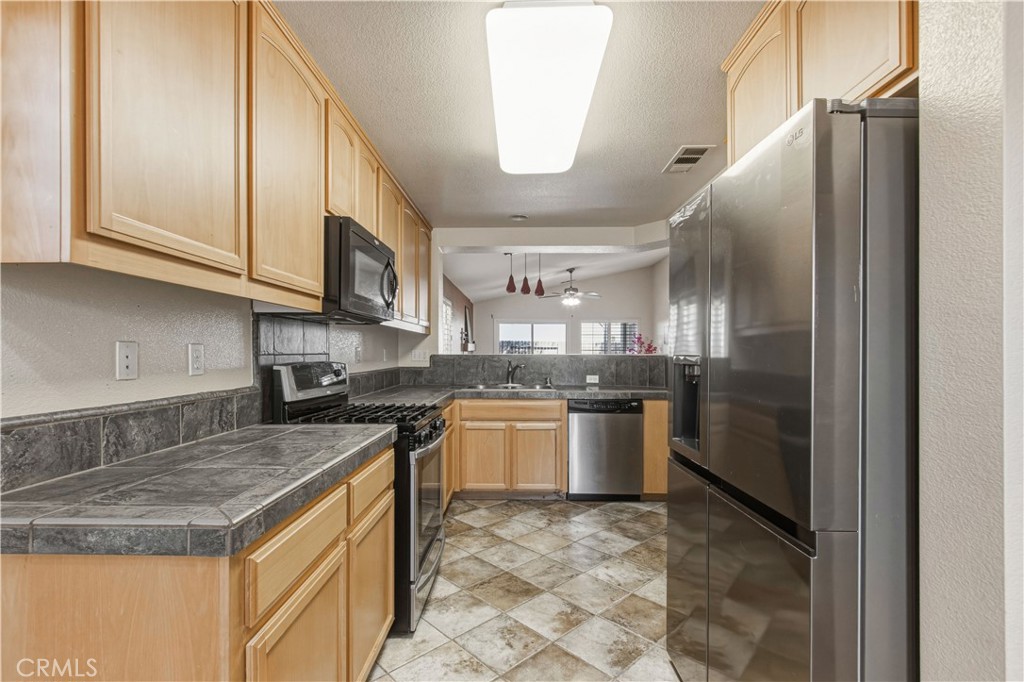 1525 La Sierra Street Merced, CA 95348 - Photo 6 of 36