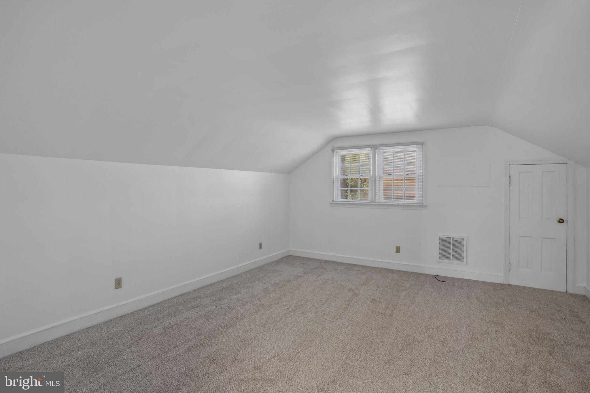 455 East Loockerman Street Dover, DE 19901 - Photo 34 of 55 an empty room with a window