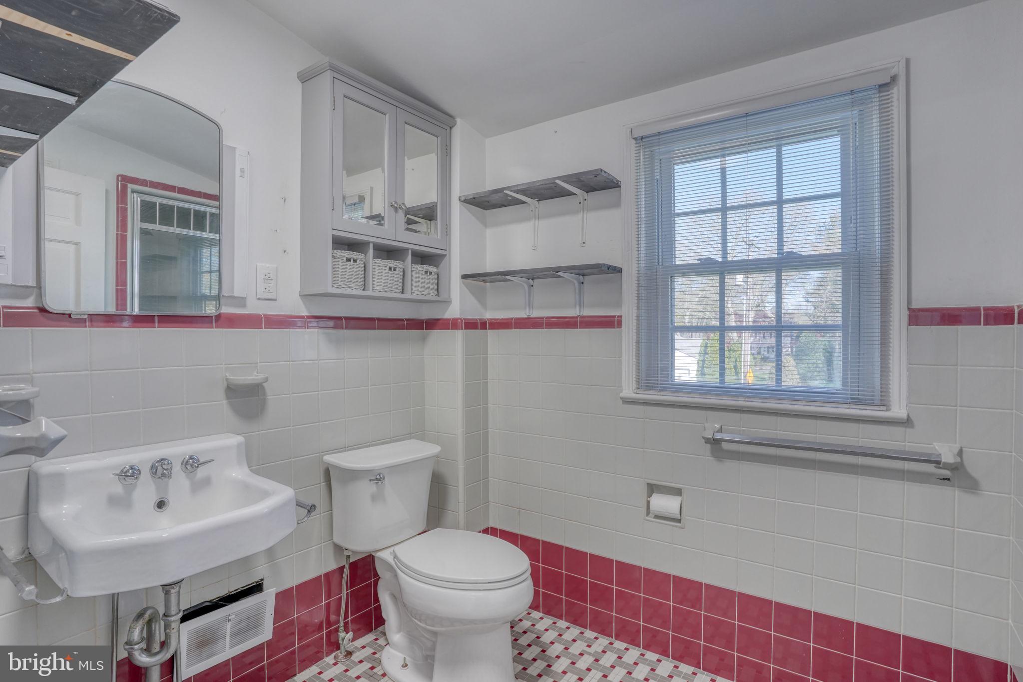 455 East Loockerman Street Dover, DE 19901 - Photo 35 of 55 a bathroom with a toilet a sink and a window
