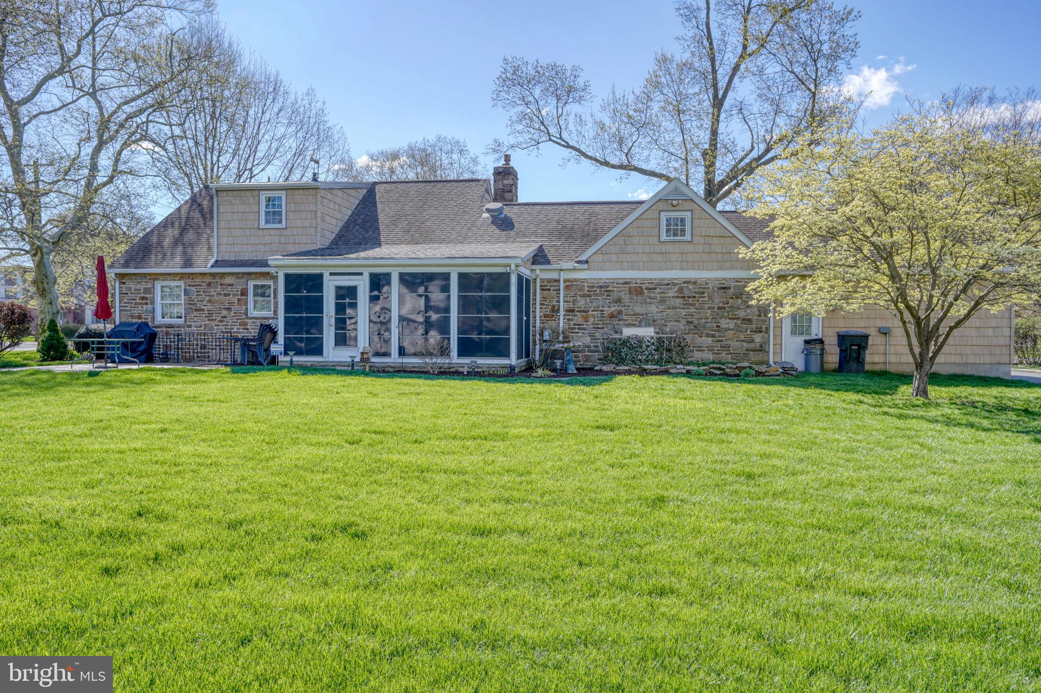 455 East Loockerman Street Dover, DE 19901 - Photo 52 of 55 a view of a house with a yard and large trees