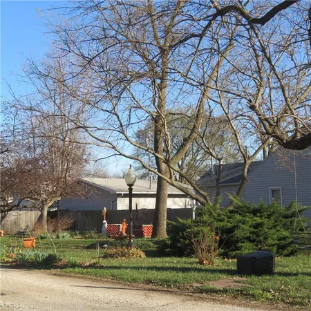 $14,000 | 215 South Cottonwood Street, Iola, KS 66749