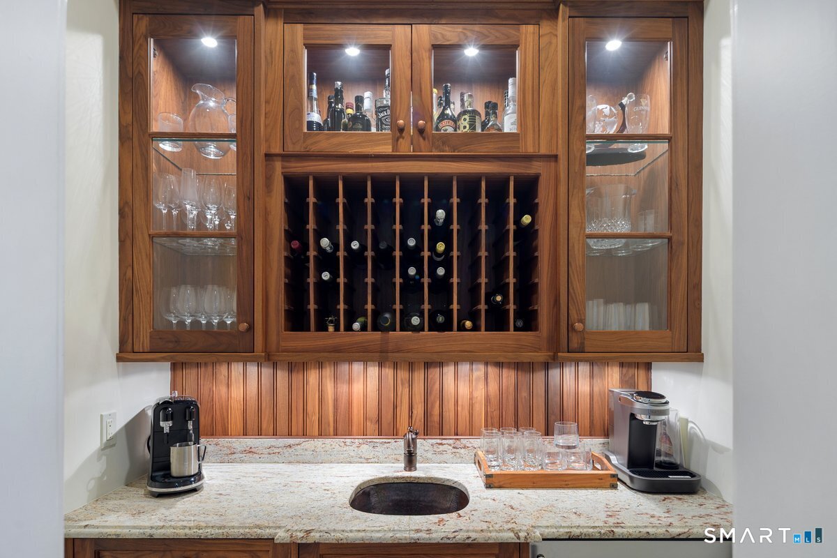 145 Galloping Hill Road Fairfield, CT 06824 - Photo 7 of 40