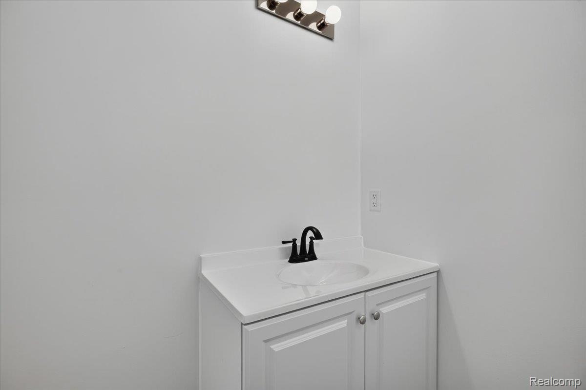 3156 Daisy Way Burton, MI 48519 - Photo 30 of 38 38-2026.07.06_ACloutier_DaisyWay048.jpg
