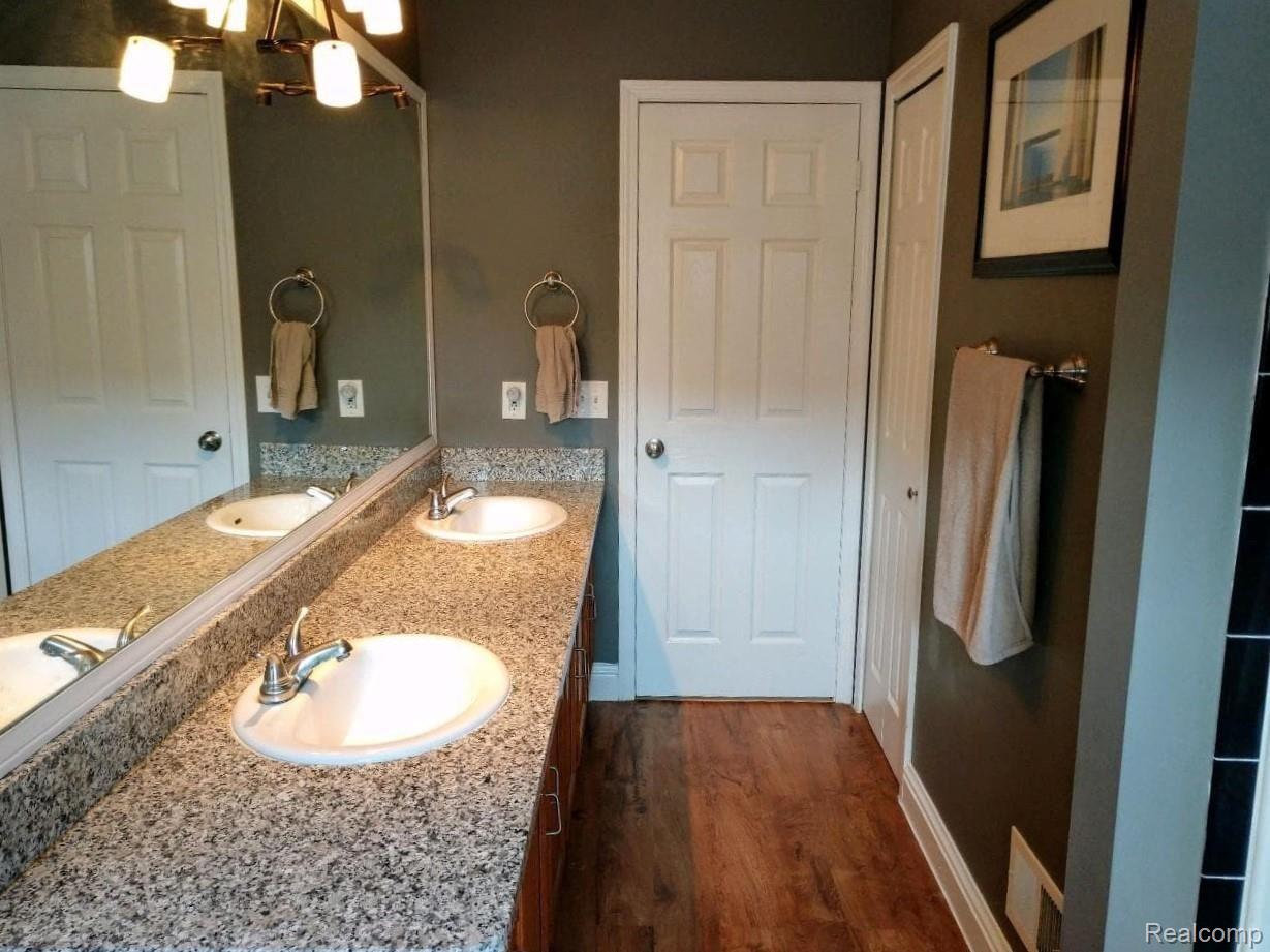 4676 Siebert Road Waterford, MI 48328 - Photo 22 of 66 66142587_490246061720736_7208752845674250240_n.jpg