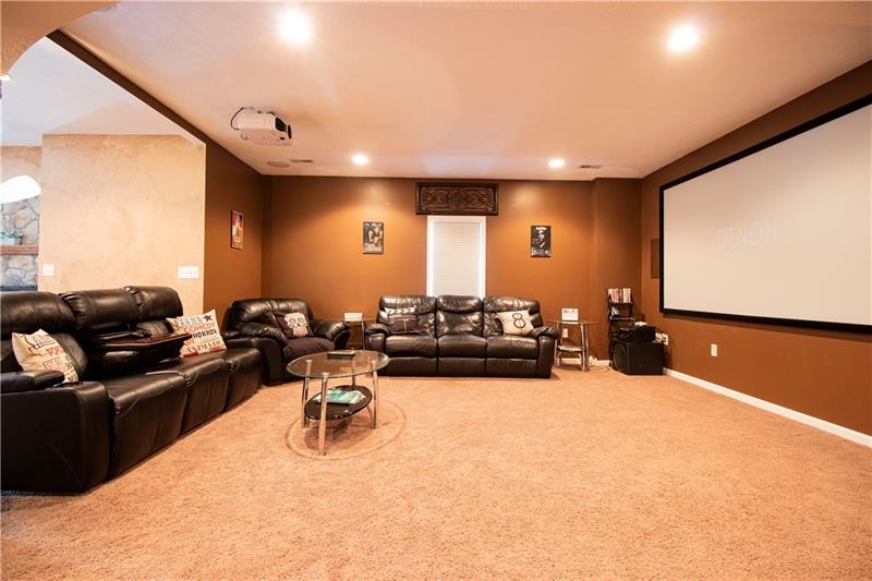 385 Pleasant Valley Road Bulger, PA 15019 - Photo 19 of 25 Movie Projector and screen to movie night or to watch your favorite sporting events!