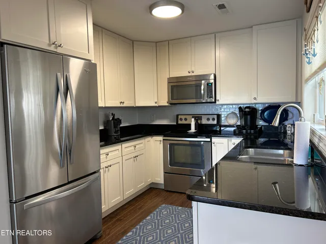 $429,000 | 131 North Deer Vlg Lane, Unit B, La Follette, TN 37766