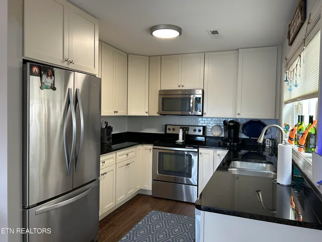 $429,000 | 131 North Deer Vlg Lane, Unit B, La Follette, TN 37766