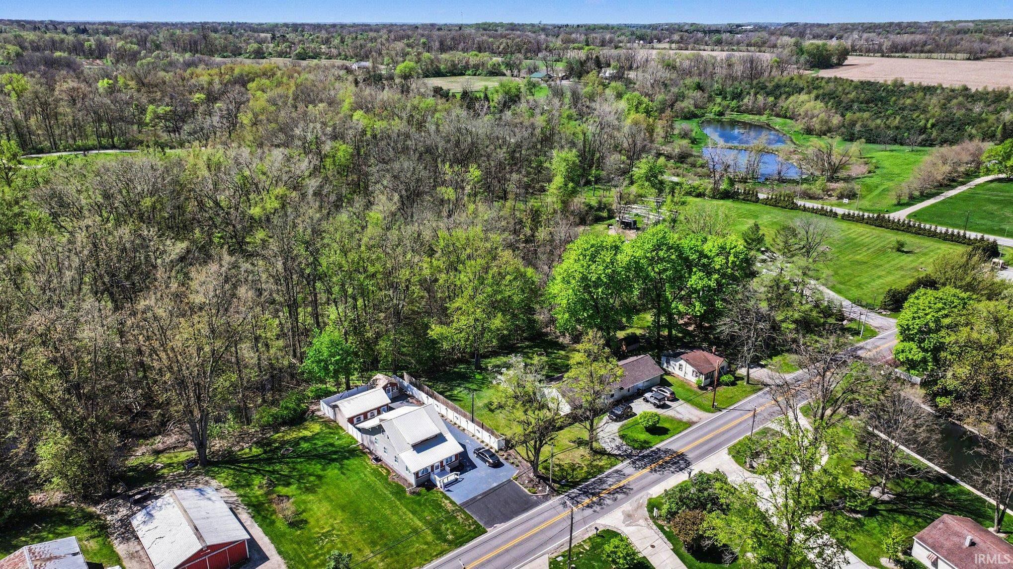 8629 East Hatchery Road Syracuse, IN 46567 - Photo 9 of 32 Gallery Image 9