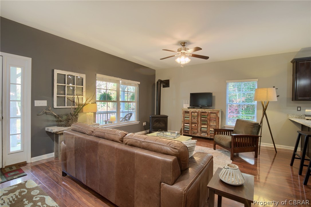 8755 Indian Road Gloucester, VA 23061 - Photo 7 of 41 Living Room