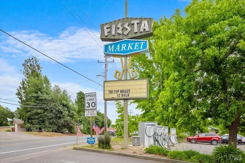 $1,375,000 | 7960 Bella Vista Drive, Sebastopol, CA 95472