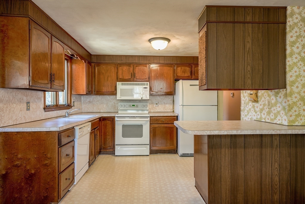 169 Taft Road Wilmington, MA 01887 - Photo 8 of 34 Gallery Image 8