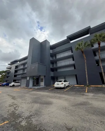 $2,400 | 310 Fontainebleau Boulevard, Unit 206, Miami, FL 33172