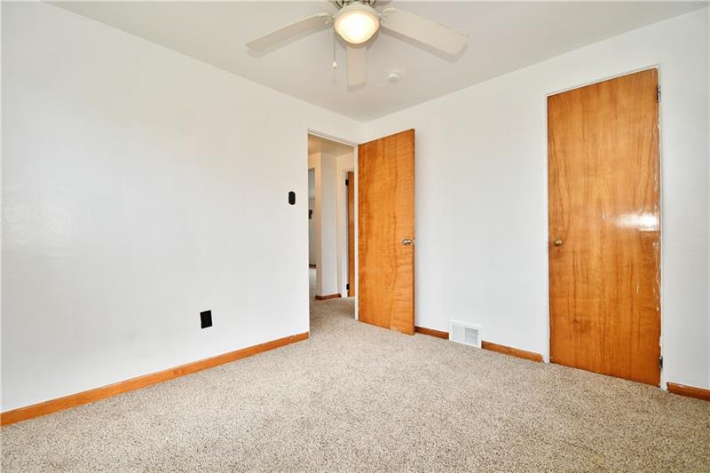 1664 Hollyrood Road Pittsburgh, PA 15227 - Photo 14 of 24 Gallery Image 14