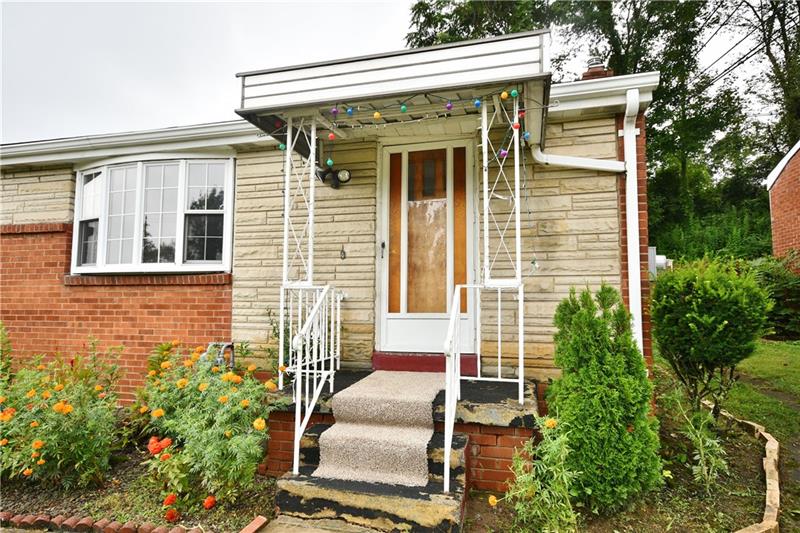 1664 Hollyrood Road Pittsburgh, PA 15227 - Photo 4 of 24 Gallery Image 4