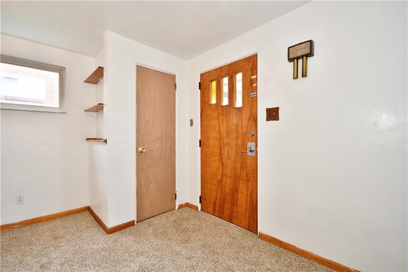 1664 Hollyrood Road Pittsburgh, PA 15227 - Photo 5 of 24 Gallery Image 5
