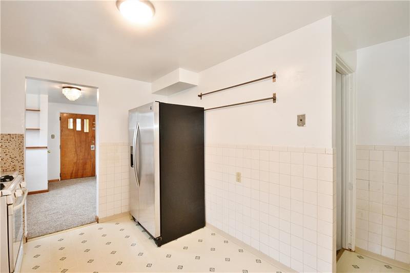1664 Hollyrood Road Pittsburgh, PA 15227 - Photo 8 of 24 Gallery Image 8