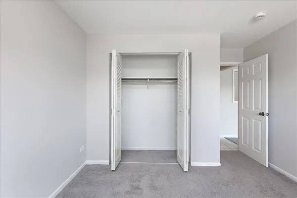 $1,395 | 5740 East Avenue, Unit 2D, Countryside, IL 60525