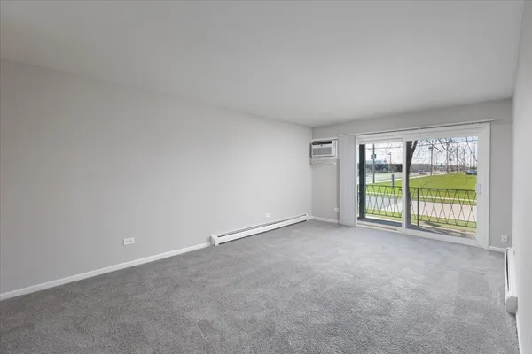 $1,395 | 5740 East Avenue, Unit 2D, Countryside, IL 60525