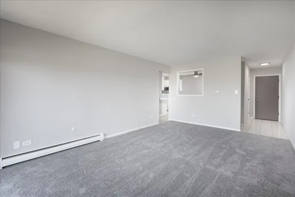 $1,395 | 5740 East Avenue, Unit 2D, Countryside, IL 60525