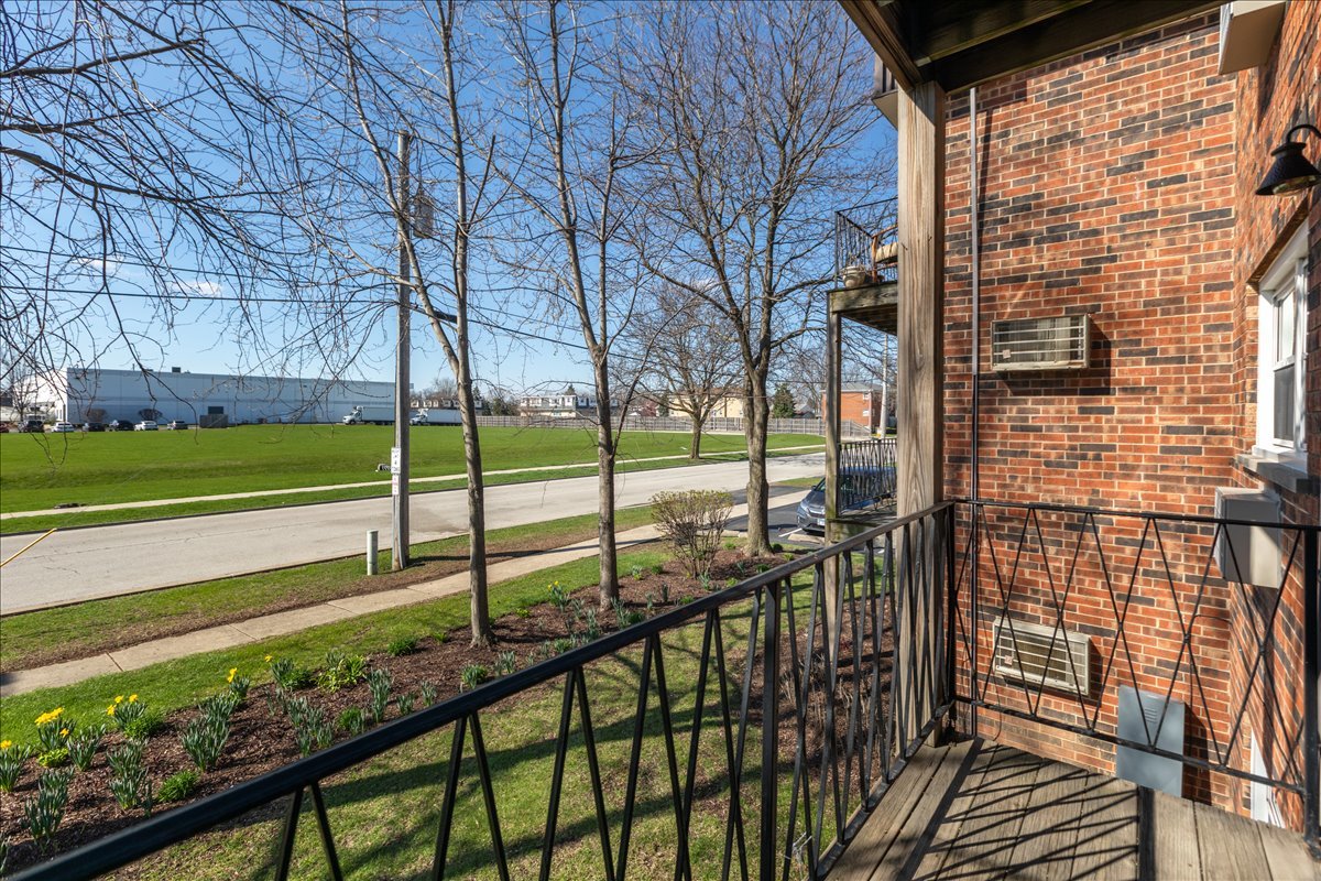 5740 East Avenue, Unit 2D Countryside, IL 60525 - Photo 16 of 24 a view of a porch